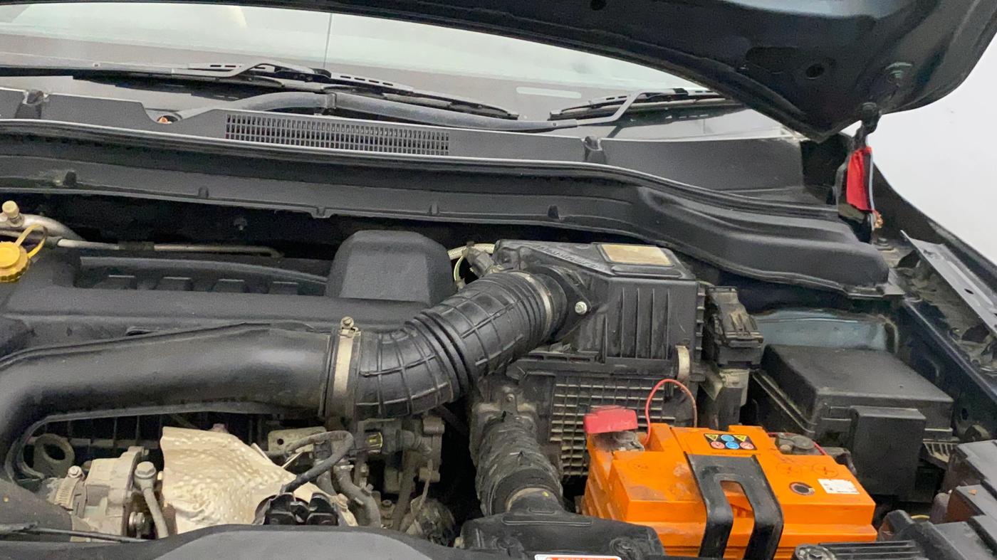2022 Mahindra XUV300 W6 1.5 Diesel, Diesel, Manual, 45,133 km, Engine View - Left