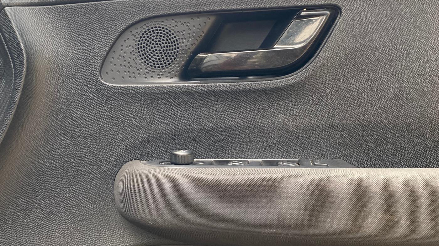 2022 Tata ALTROZ XZA PLUS DARK EDTION, Petrol, Automatic, 26,332 km, Driver Side Door Panels Control