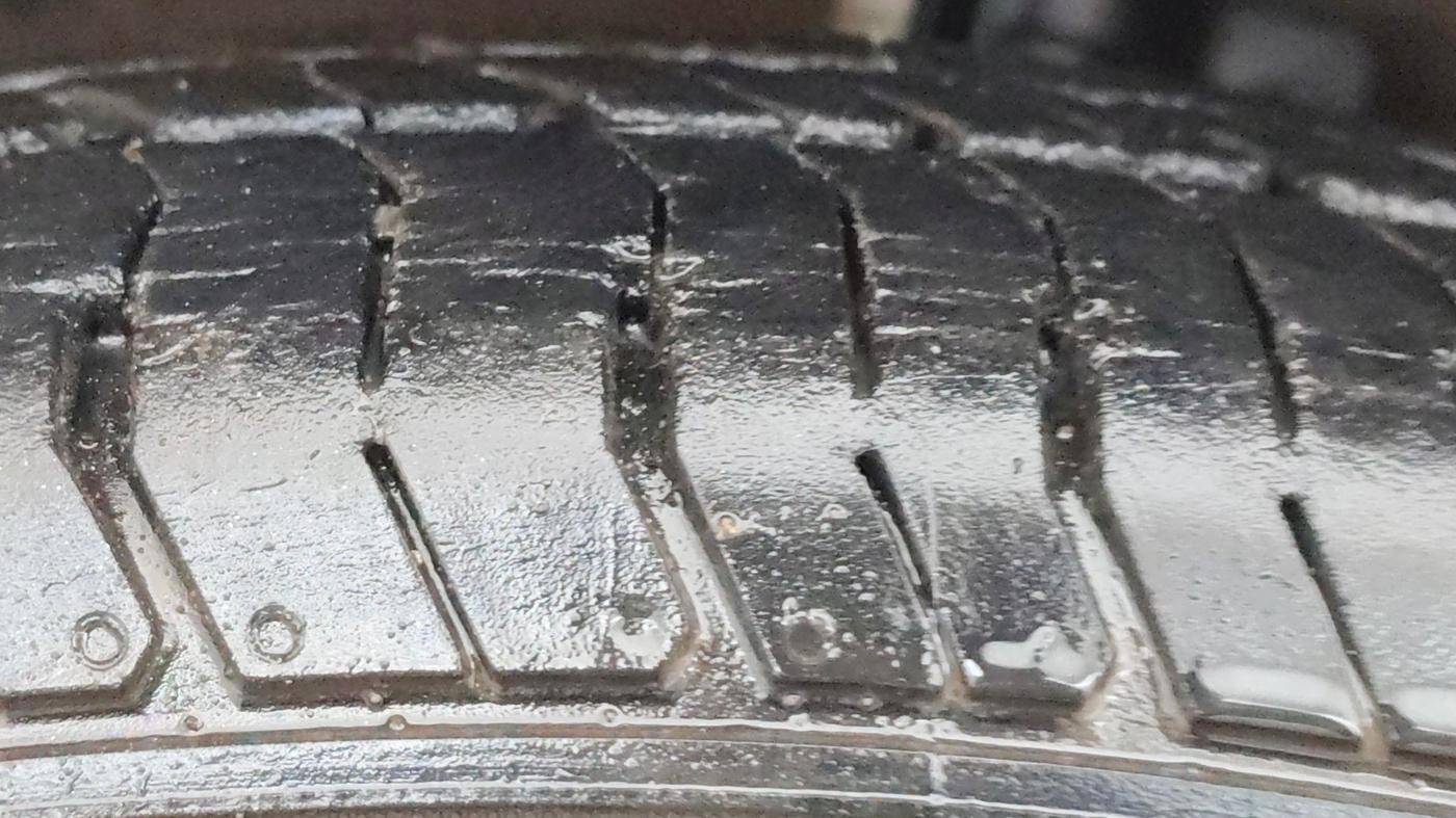 2013 Maruti Swift VXI, Petrol, Manual, 72,244 km, Left Front Tyre Tread