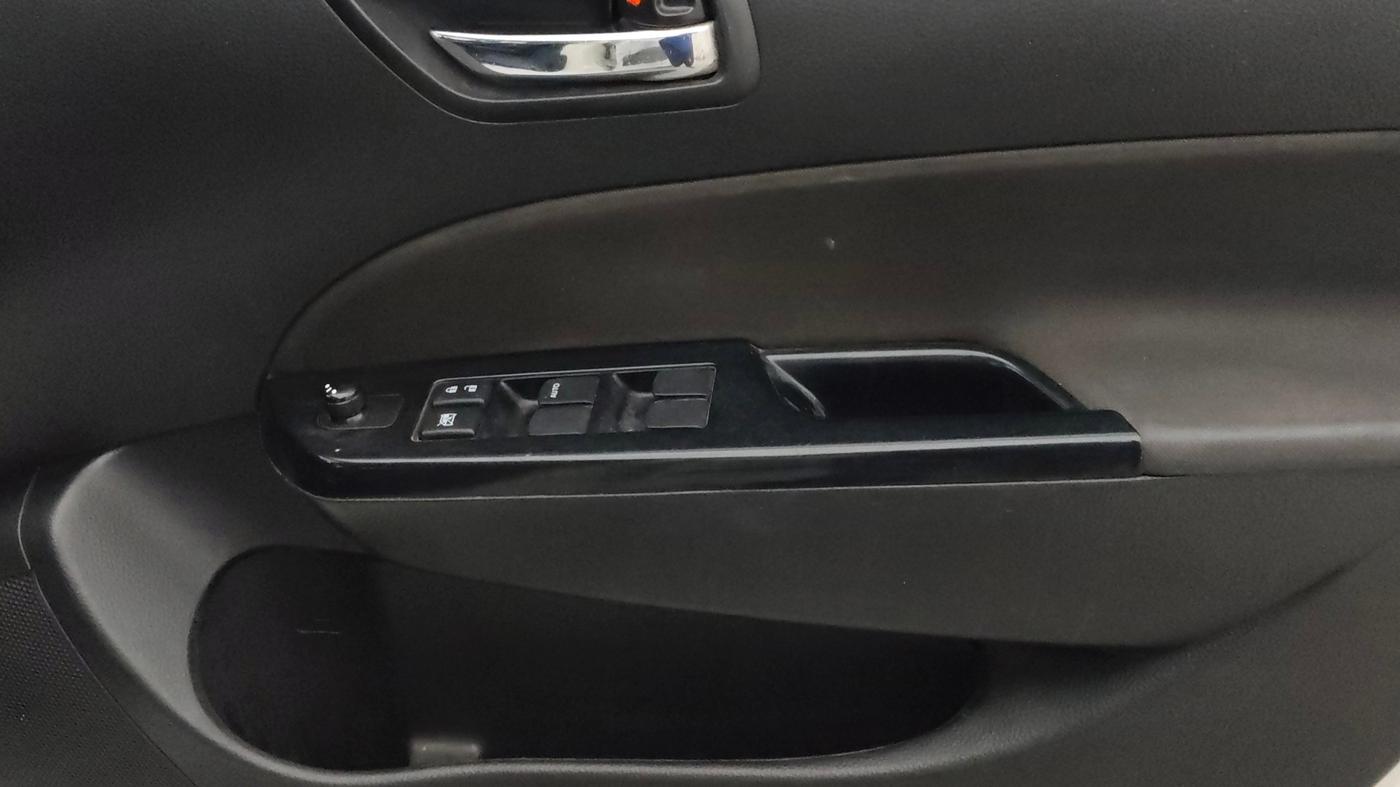 2013 Maruti Swift VXI, Petrol, Manual, 72,244 km, Driver Side Door Panels Control