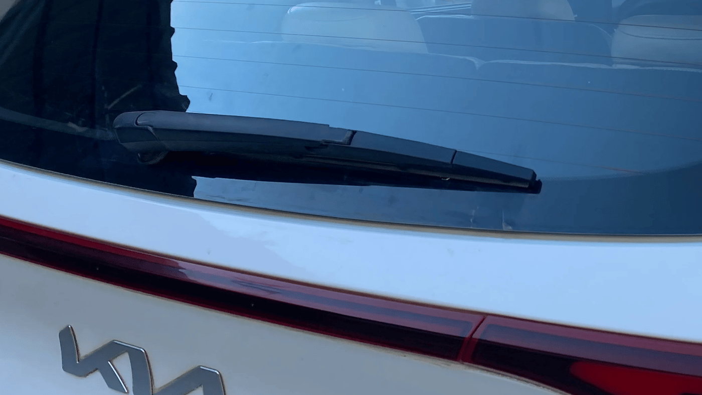 2022 KIA CARENS LUXURY PLUS 1.5 DIESEL AT 6 STR, Diesel, Automatic, 1,18,415 km, Rear Wiper