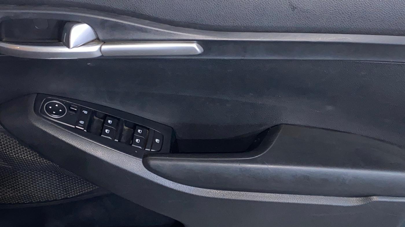 2023 KIA SELTOS  HTK 1.5 PETROL MT, Petrol, Manual, 31,073 km, Driver Side Door Panels Control