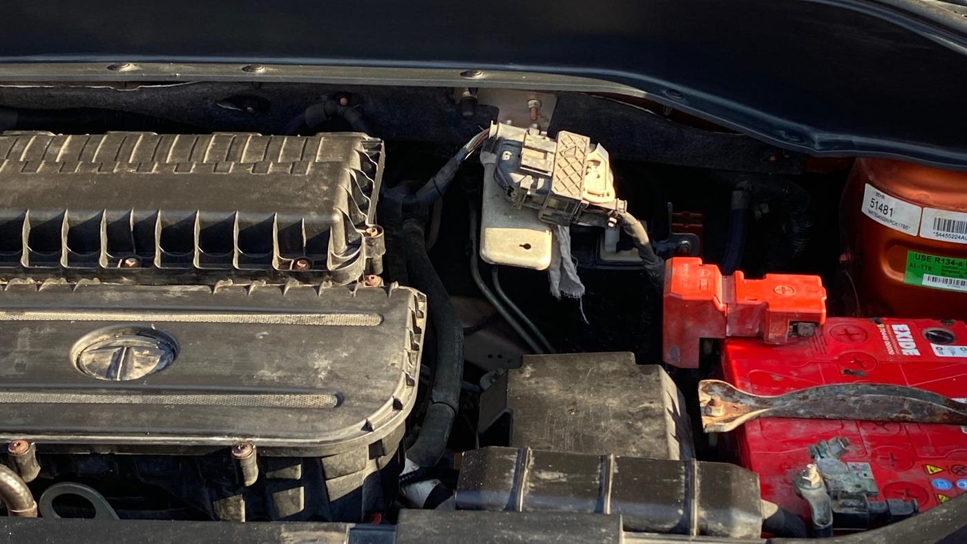 2022 Tata PUNCH ACCOMPLISHED MT, Petrol, Manual, 9,503 km, Engine View - Left