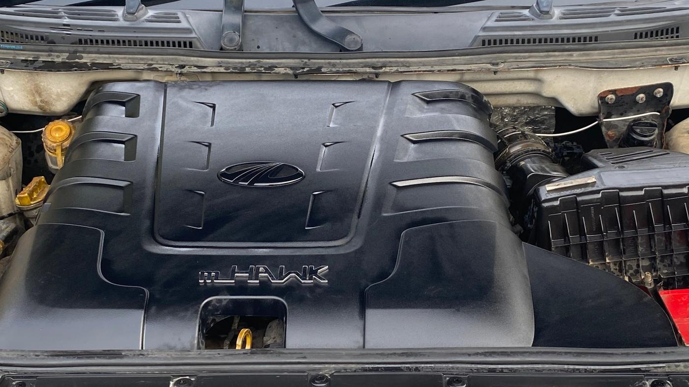 2019 Mahindra XUV500 W11, Diesel, Manual, 1,39,810 km, Engine View