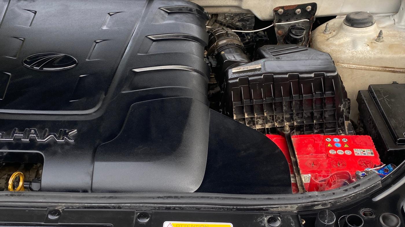 2019 Mahindra XUV500 W11, Diesel, Manual, 1,39,810 km, Engine View - Left