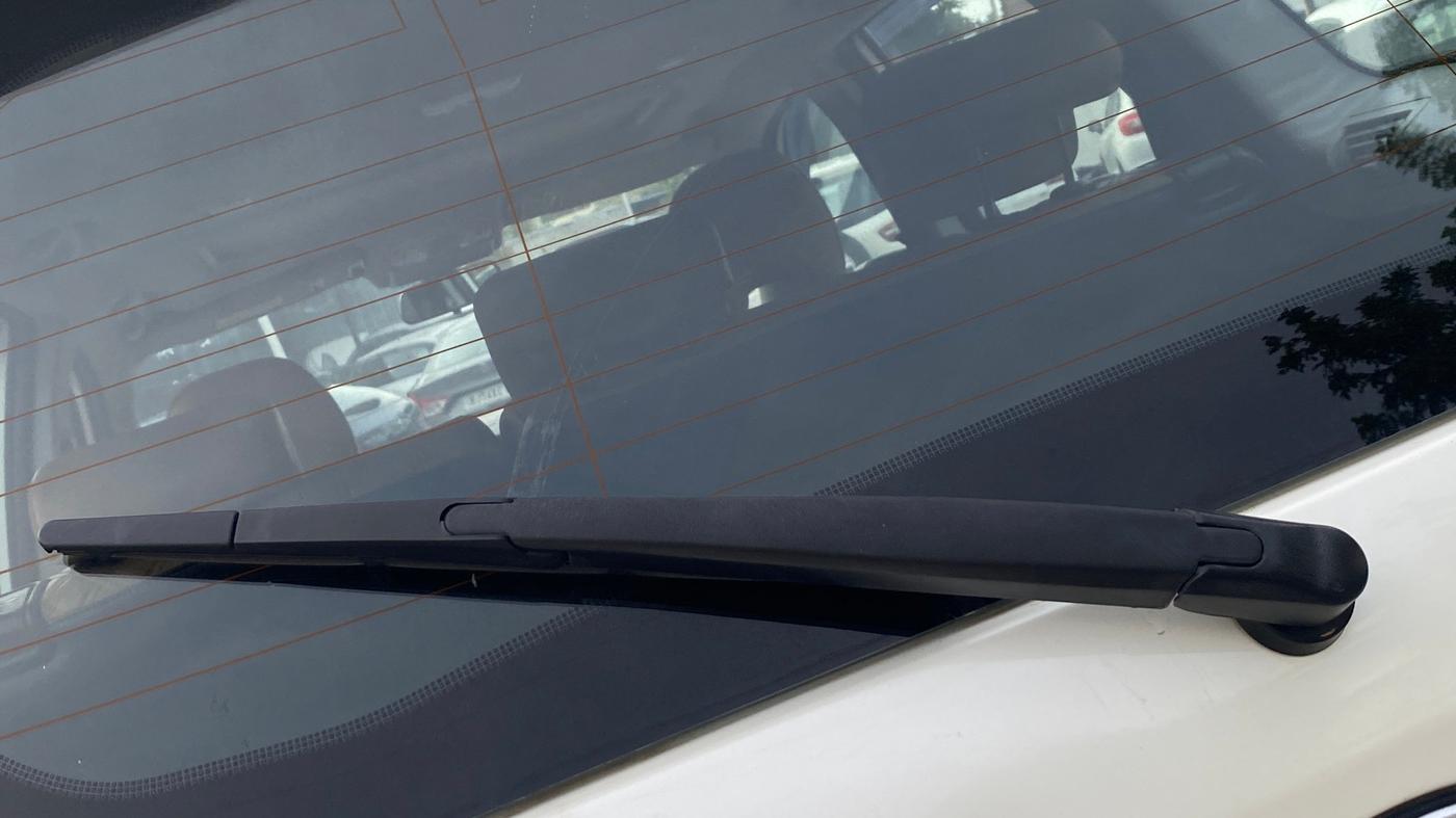 2019 Mahindra XUV500 W11, Diesel, Manual, 1,39,810 km, Rear Wiper