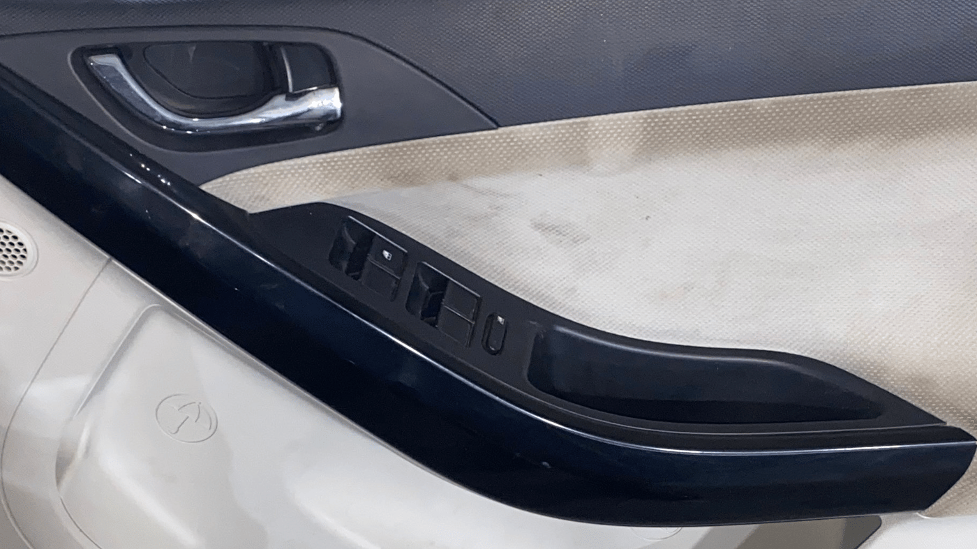 2021 Tata NEXON XZ PLUS (O) PETROL, Petrol, Manual, 39,541 km, Driver Side Door Panels Control