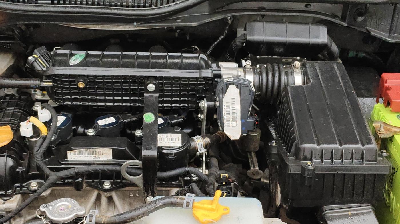 2024 Tata ALTROZ XM PLUS SUNROOF, Petrol, Manual, 81,720 km, Engine View
