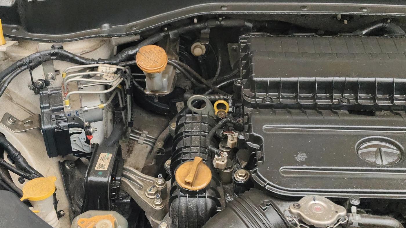 2022 Tata PUNCH CREATIVE AMT 1.2 RTN DUAL TONE, Petrol, Automatic, 71,113 km, Engine View - Right