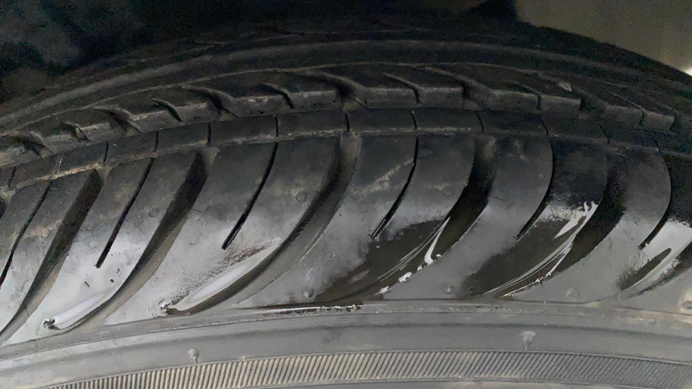 2012 Hyundai i10 SPORTZ 1.2 AT KAPPA2, Petrol, Automatic, 18,534 km, Left Front Tyre Tread