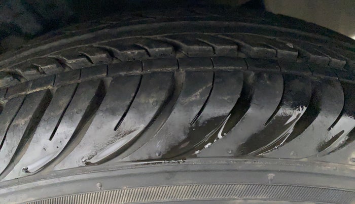 2012 Hyundai i10 SPORTZ 1.2 AT KAPPA2, Petrol, Automatic, 18,534 km, Left Front Tyre Tread