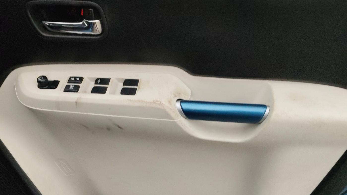 2017 Maruti IGNIS ZETA 1.2, Petrol, Manual, 29,964 km, Driver Side Door Panels Control
