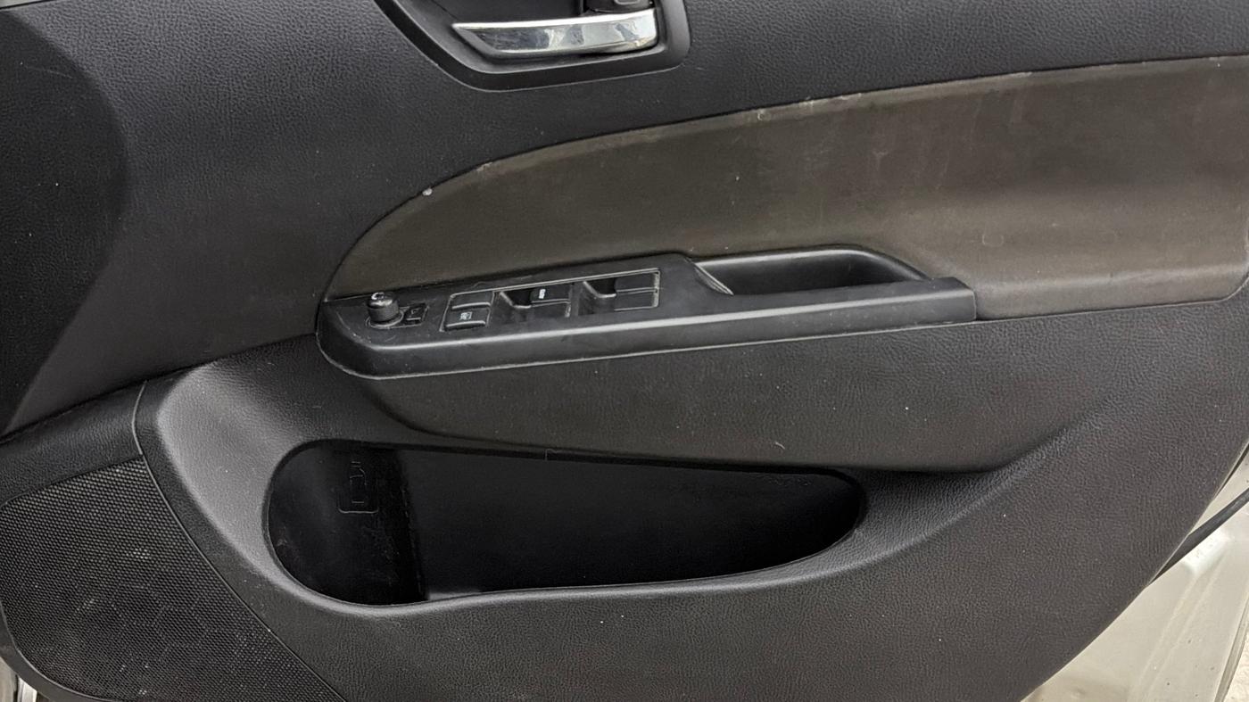 2015 Maruti Swift ZXI, Petrol, Manual, 67,814 km, Driver Side Door Panels Control