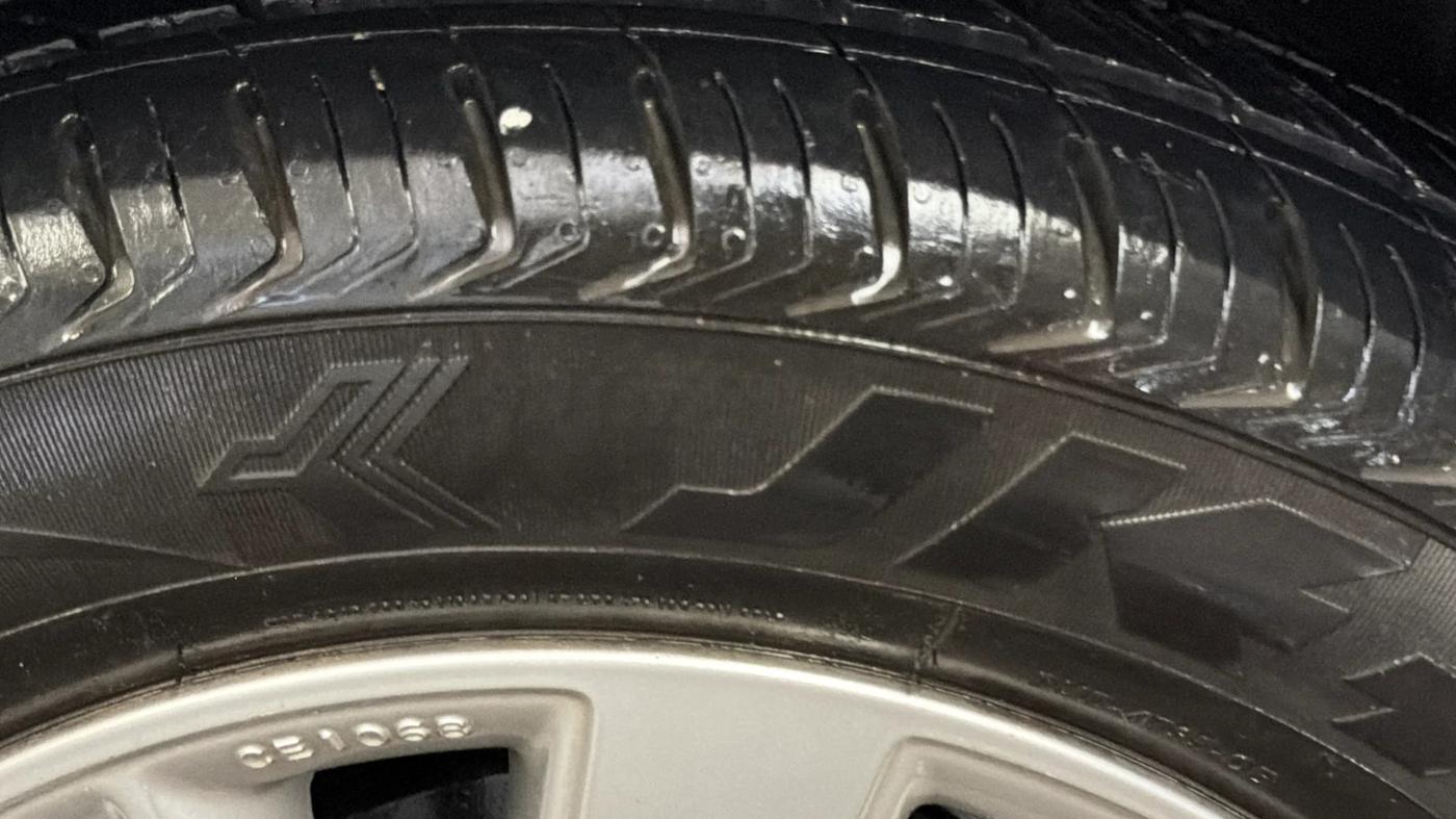 2016 Maruti Swift ZXI, Petrol, Manual, 74,273 km, Left Rear Tyre Tread