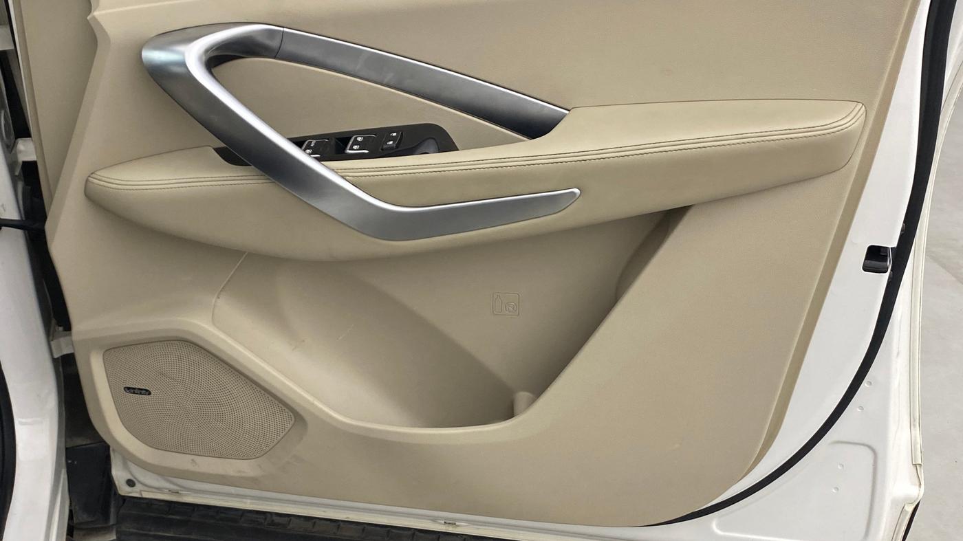 2021 MG HECTOR SHARP 1.5 CVT PETROL DUAL TONE, Petrol, Automatic, 63,194 km, Driver Side Door Panels Control