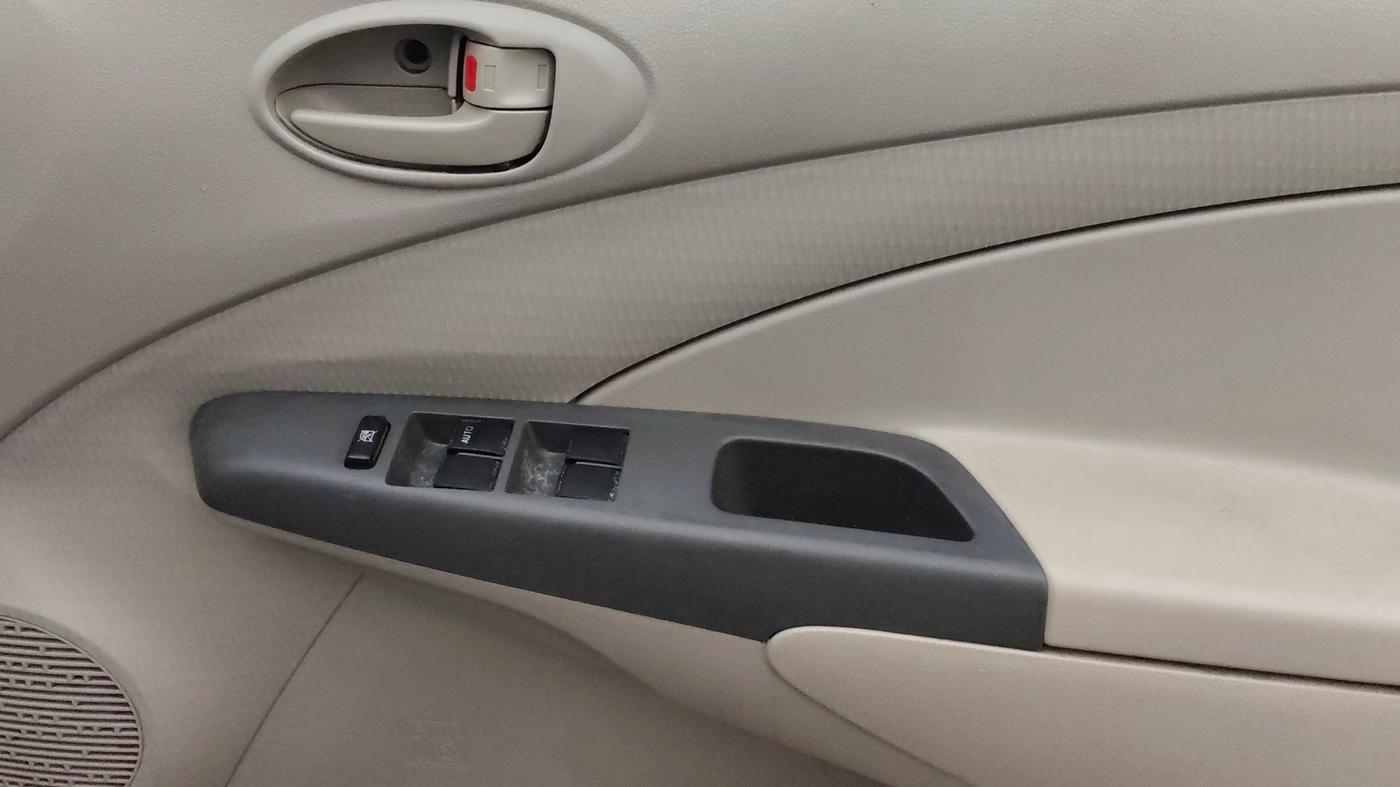 2015 Toyota Etios Liva G, Petrol, Manual, 59,880 km, Driver Side Door Panels Control