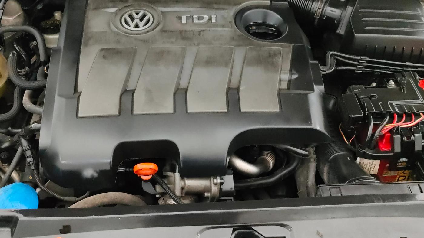 2013 Volkswagen Vento HIGHLINE DIESEL 1.6, Diesel, Manual, 1,00,752 km, Engine View