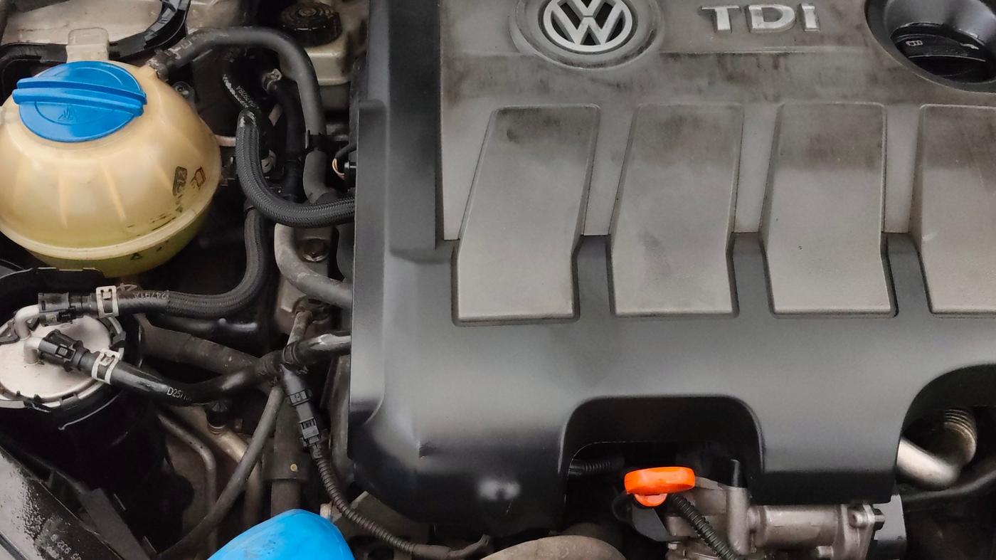 2013 Volkswagen Vento HIGHLINE DIESEL 1.6, Diesel, Manual, 1,00,752 km, Engine View - Right