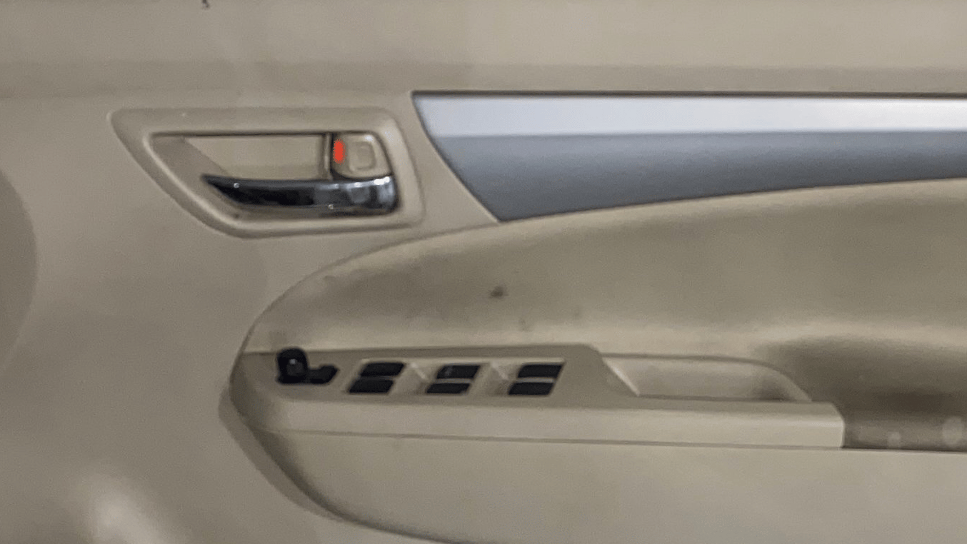 2017 Maruti Ertiga VXI, Petrol, Manual, 74,306 km, Driver Side Door Panels Control