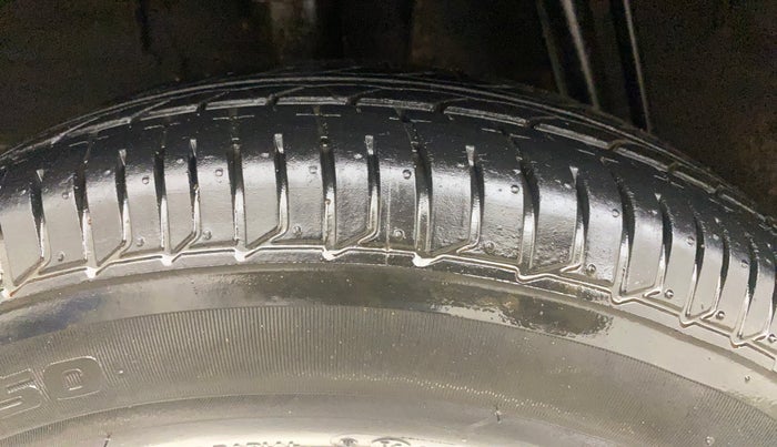 2017 Renault Kwid 1.0 RXL 02 Anniversary Edition, Petrol, Manual, 70,384 km, Right Rear Tyre Tread