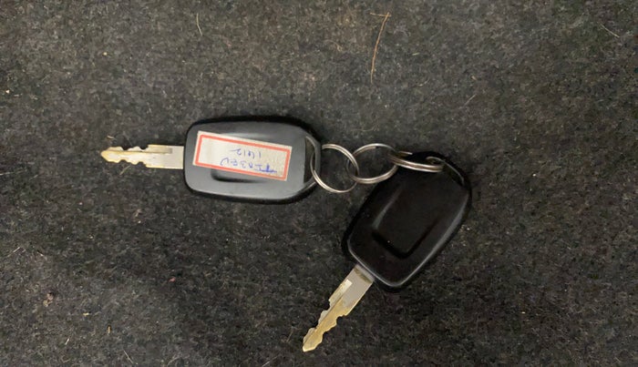 2017 Renault Kwid 1.0 RXL 02 Anniversary Edition, Petrol, Manual, 70,384 km, Key Close Up