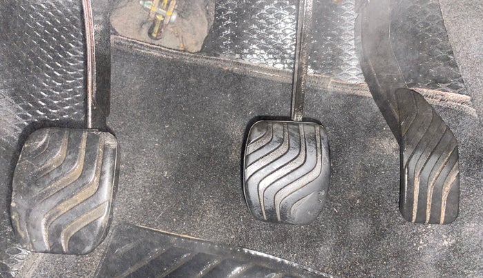 2017 Renault Kwid 1.0 RXL 02 Anniversary Edition, Petrol, Manual, 70,384 km, Pedals