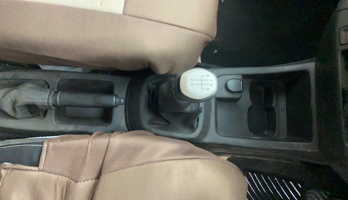 2017 Renault Kwid 1.0 RXL 02 Anniversary Edition, Petrol, Manual, 70,384 km, Gear Lever