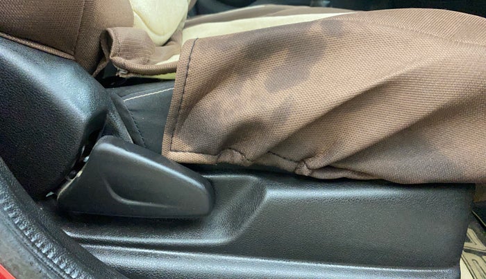 2017 Renault Kwid 1.0 RXL 02 Anniversary Edition, Petrol, Manual, 70,384 km, Driver Side Adjustment Panel