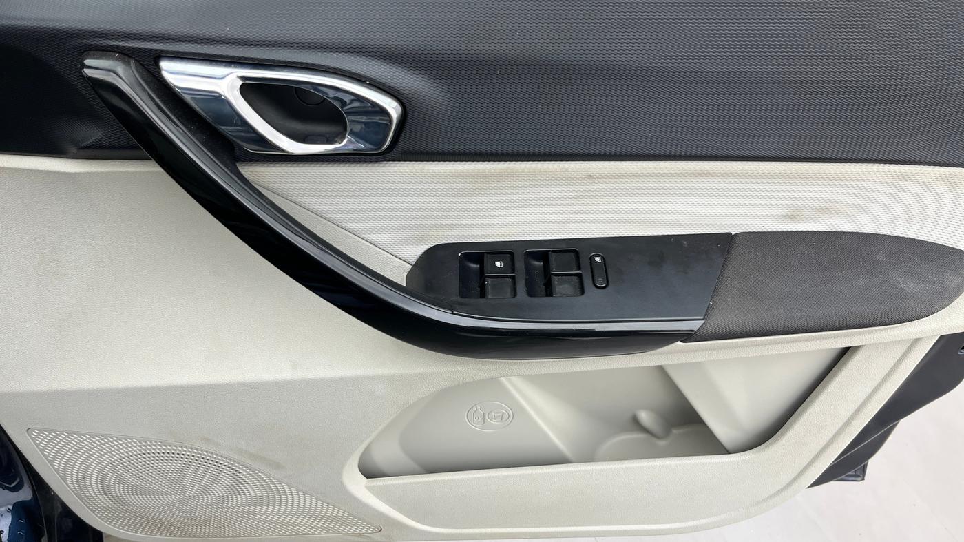 2022 Tata TIGOR XZA PLUS PETROL, Petrol, Automatic, 18,963 km, Driver Side Door Panels Control
