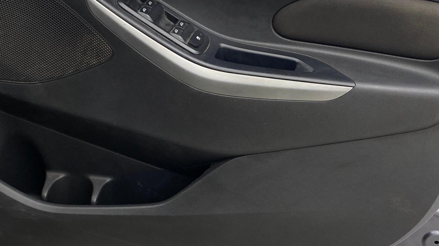 2017 Ford New Figo TITANIUM1.5 DIESEL, Diesel, Manual, 1,29,504 km, Driver Side Door Panels Control