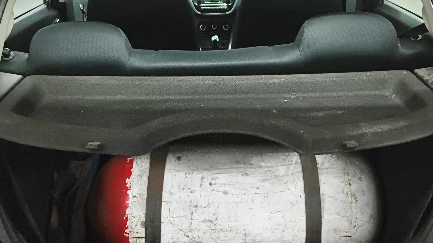 2018 Tata Tiago XZ PETROL, CNG, Manual, 1,26,094 km, Boot Inside