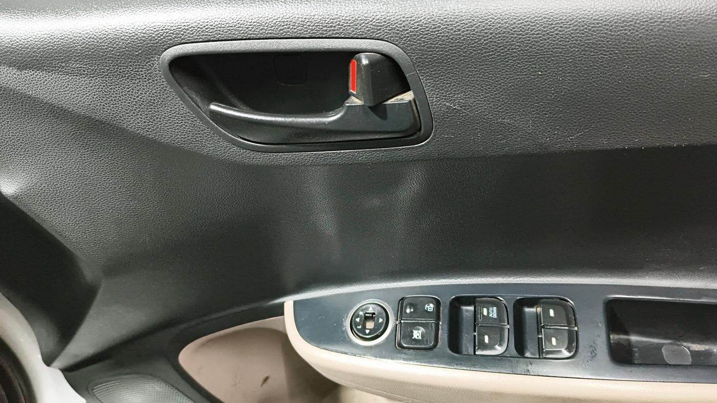 2018 Hyundai Grand i10 MAGNA 1.2 KAPPA VTVT, CNG, Manual, 83,515 km, Driver Side Door Panels Control