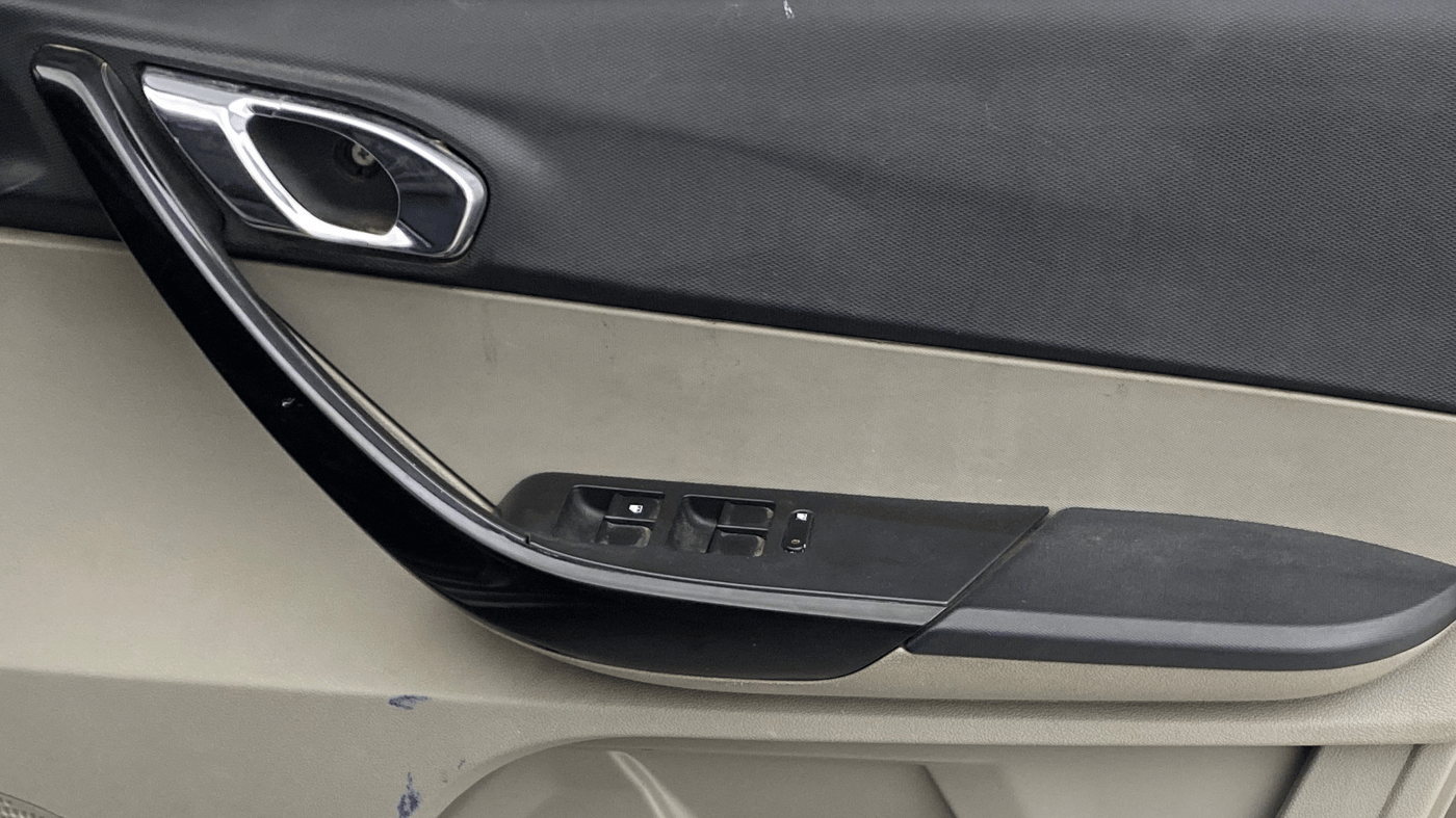 2018 Tata Tiago XZ PETROL, Petrol, Manual, 84,913 km, Driver Side Door Panels Control