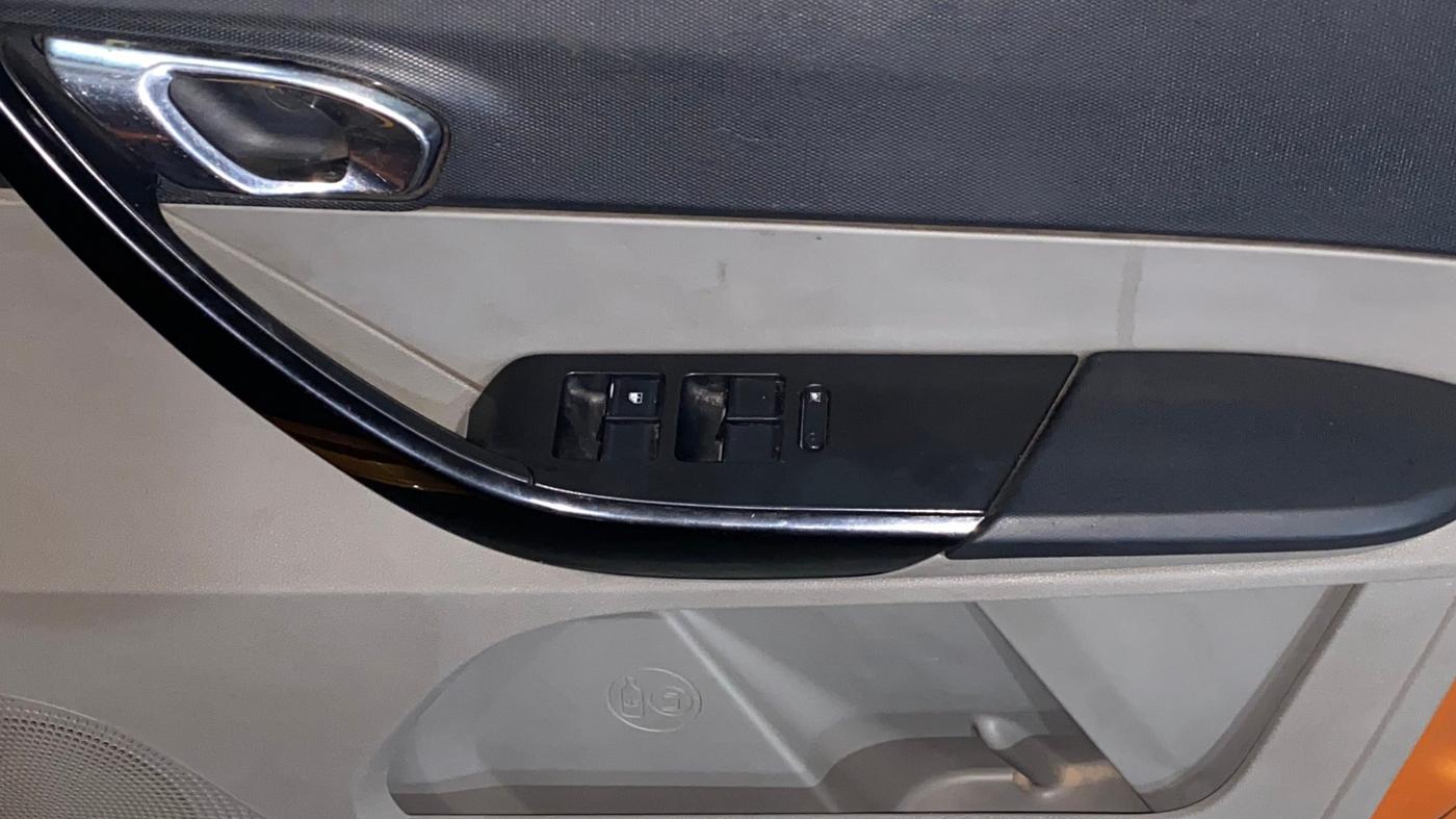 2018 Tata Tiago XZ PETROL, Petrol, Manual, 89,896 km, Driver Side Door Panels Control