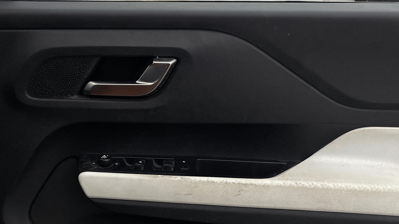 2021 Tata PUNCH CREATIVE  MT, Petrol, Manual, 83,570 km, Driver Side Door Panels Control
