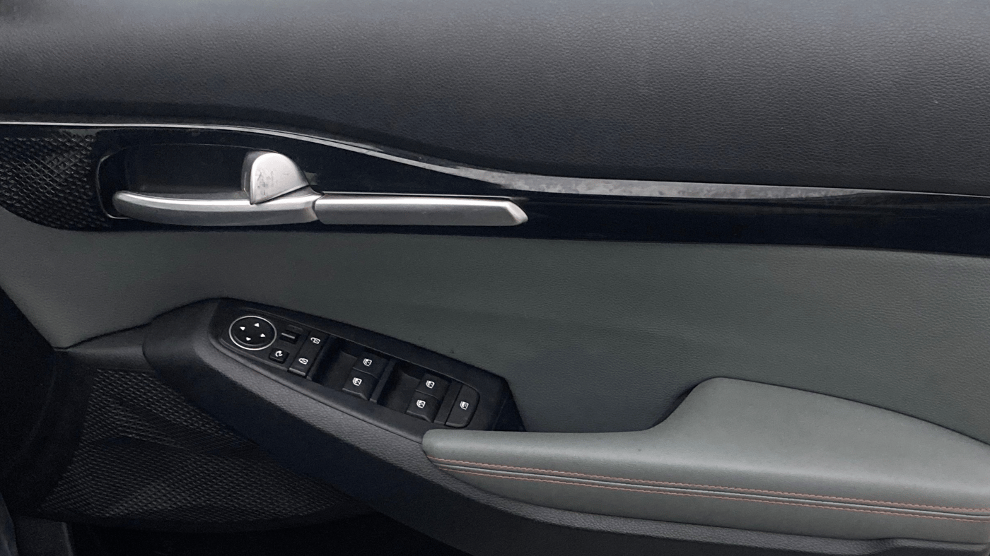 2023 KIA SELTOS  X LINE 1.5 TURBO PETROL DCT, Petrol, Automatic, 13,450 km, Driver Side Door Panels Control