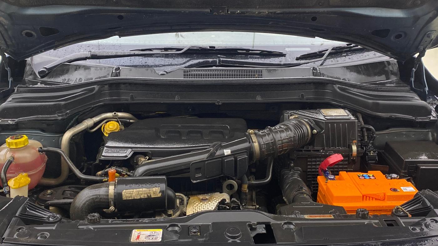 2021 Mahindra XUV300 W6 1.2 PETROL AMT, Petrol, Automatic, 62,028 km, Engine View