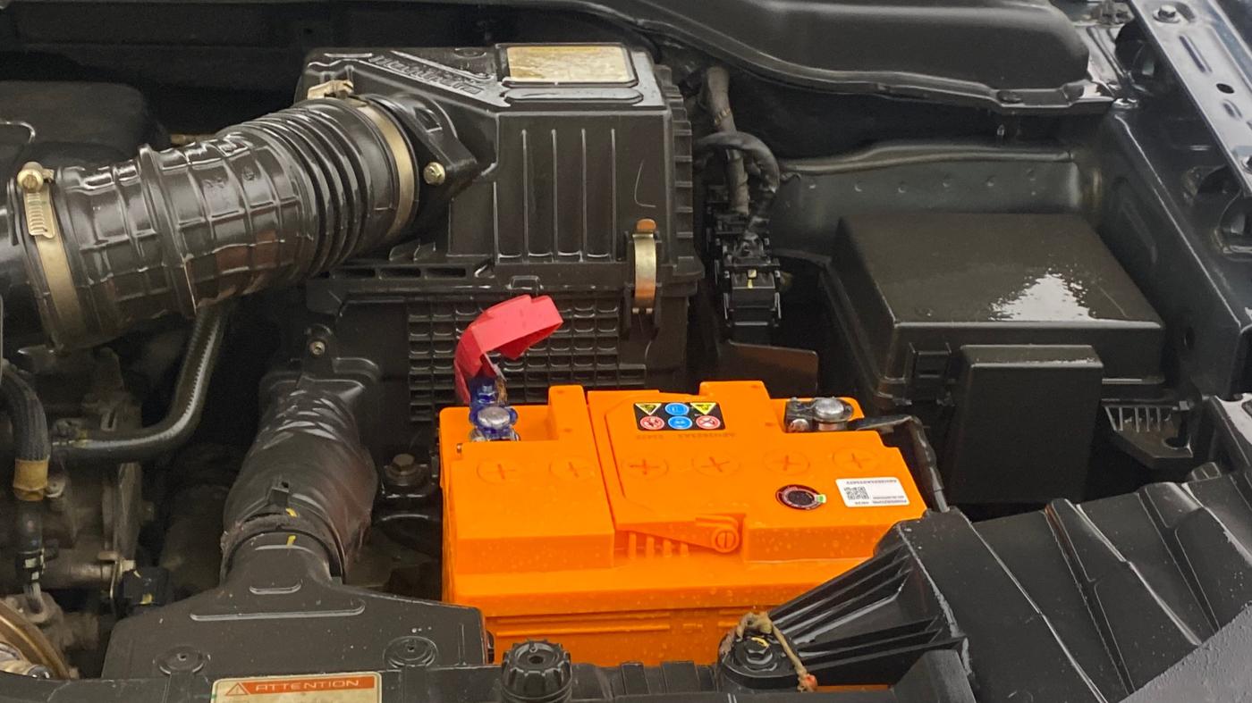 2021 Mahindra XUV300 W6 1.2 PETROL AMT, Petrol, Automatic, 62,028 km, Engine View - Left