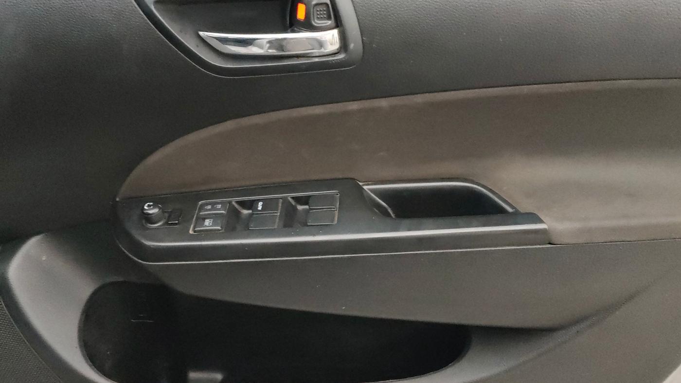 2015 Maruti Swift VXI, Petrol, Manual, 55,143 km, Driver Side Door Panels Control