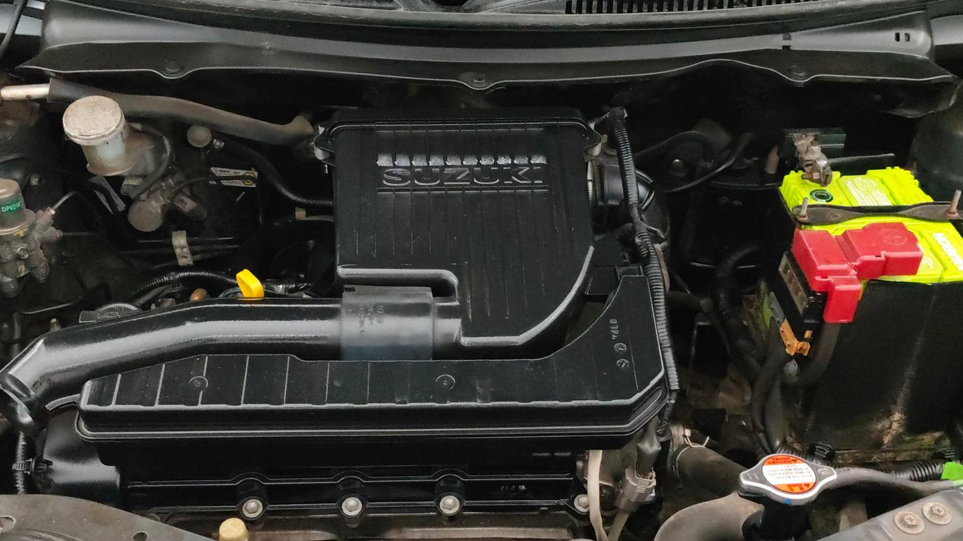 2015 Maruti Swift VXI, Petrol, Manual, 55,143 km, Engine View