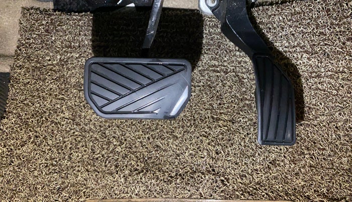 2016 Maruti Ciaz ZXI+ AT, Petrol, Automatic, 1,17,673 km, Pedals