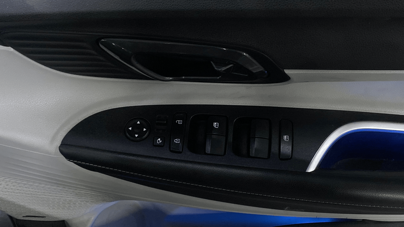 2025 Hyundai NEW I20 ASTA (O) 1.2 MT, Petrol, Manual, 10,726 km, Driver Side Door Panels Control