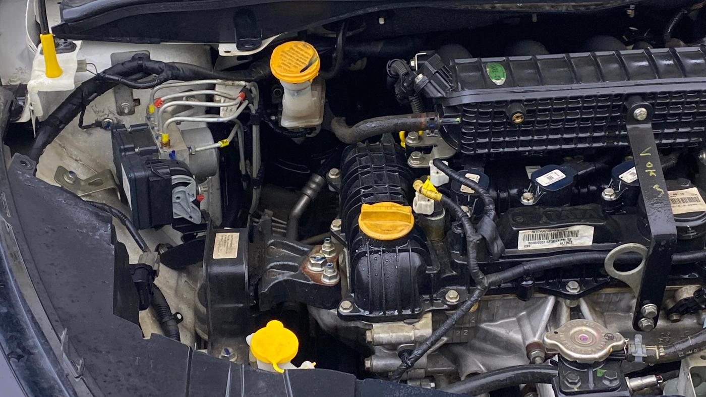 2023 Tata ALTROZ XT PETROL, Petrol, Manual, 59,462 km, Engine View - Right