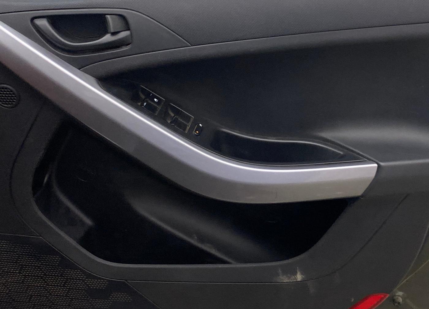 2022 Tata NEXON XM PETROL, Petrol, Manual, 1,47,104 km, Driver Side Door Panels Control