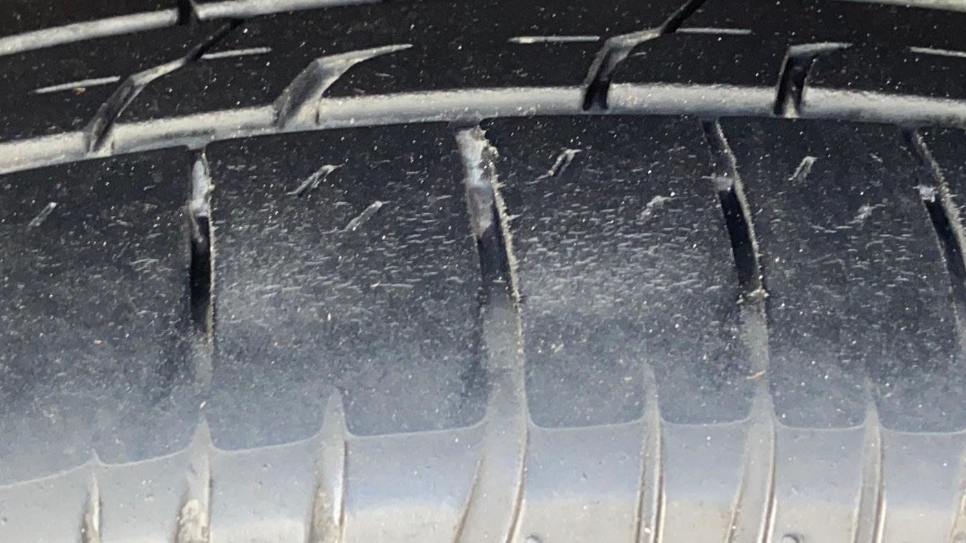 2024 Mahindra XUV300 W4 1.2 PETROL, Petrol, Manual, 49,468 km, Left Front Tyre Tread