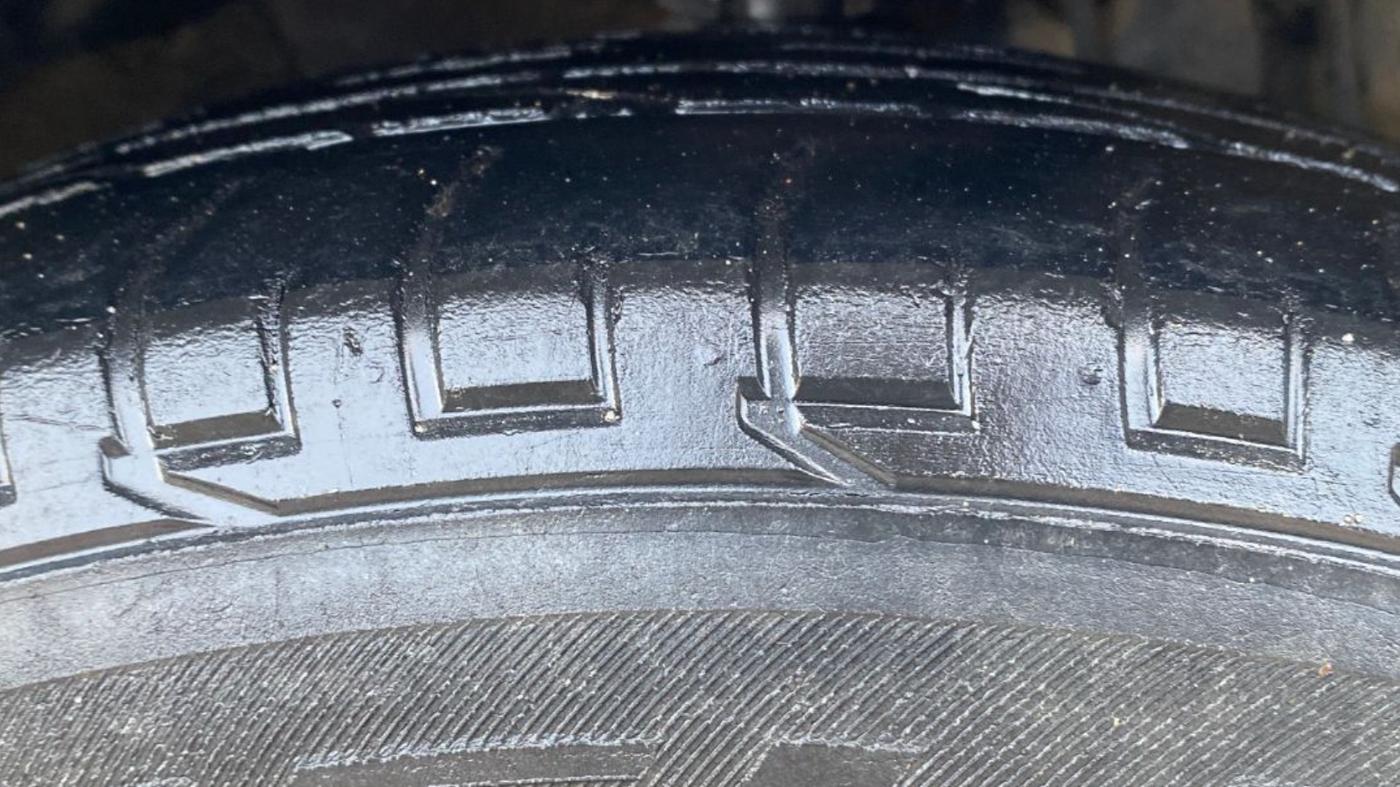 2023 Mahindra XUV300 W6 1.2 PETROL, Petrol, Manual, 52,358 km, Right Rear Tyre Tread