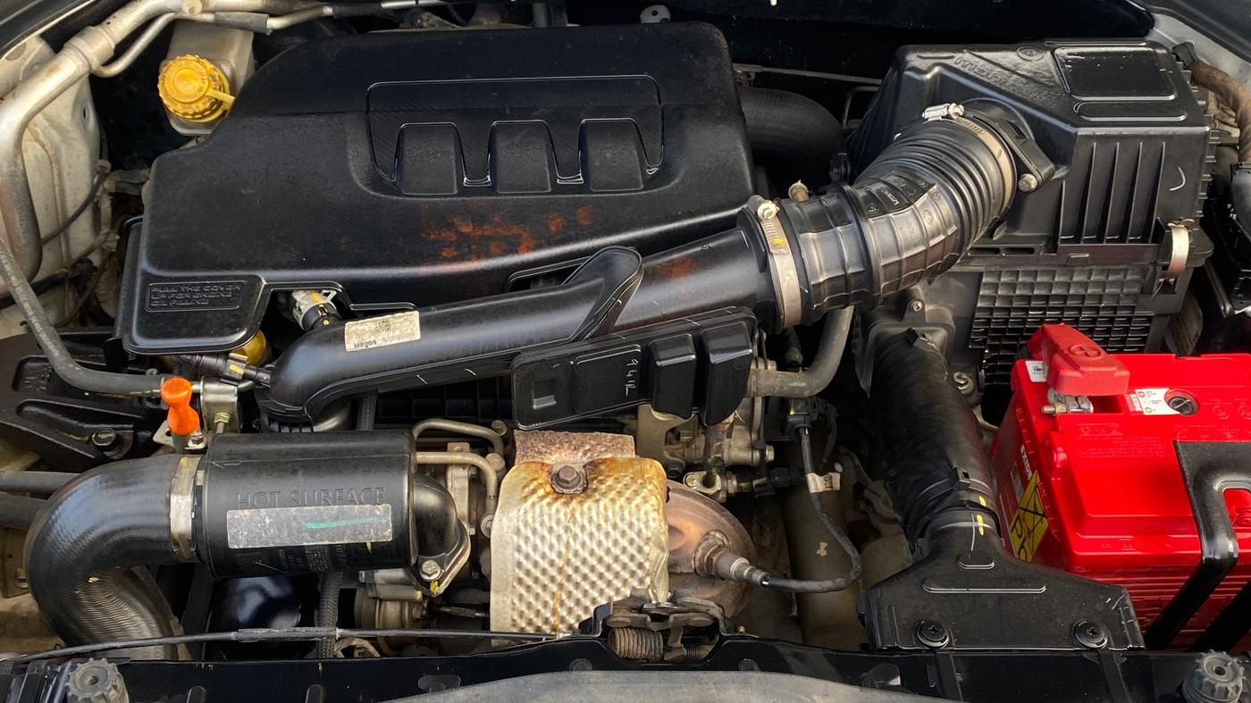 2023 Mahindra XUV300 W6 1.2 PETROL, Petrol, Manual, 52,358 km, Engine View