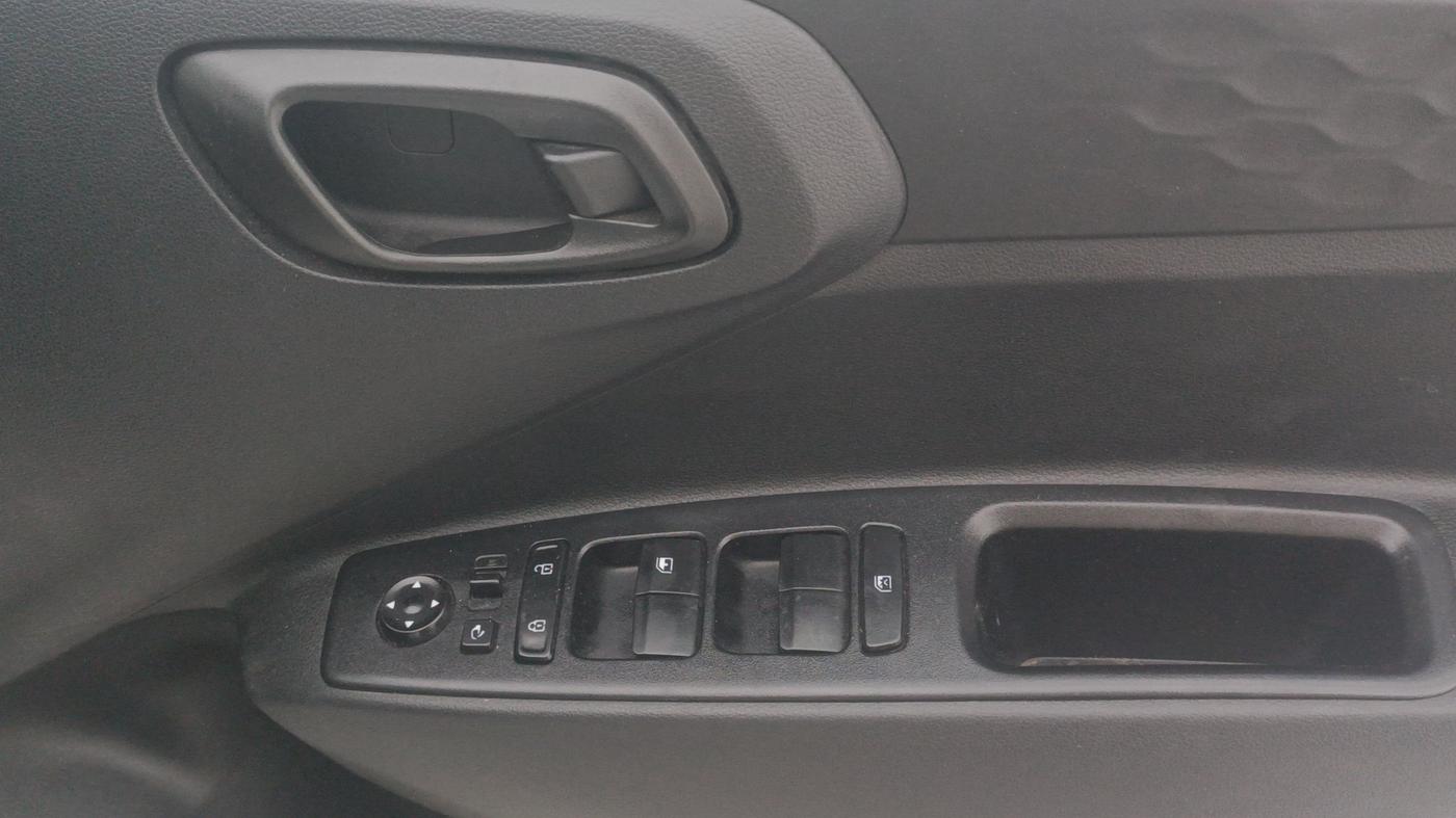 2022 Hyundai GRAND I10 NIOS MAGNA CORPORATE EDITION 1.2 KAPPA VTVT, Petrol, Manual, 35,877 km, Driver Side Door Panels Control