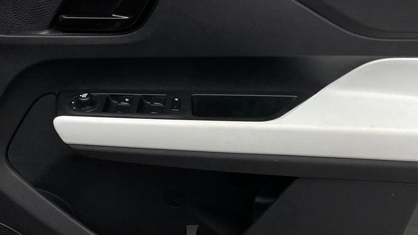 2025 Tata PUNCH Accomplished Plus (S) AMT, Petrol, Automatic, 12,391 km, Driver Side Door Panels Control