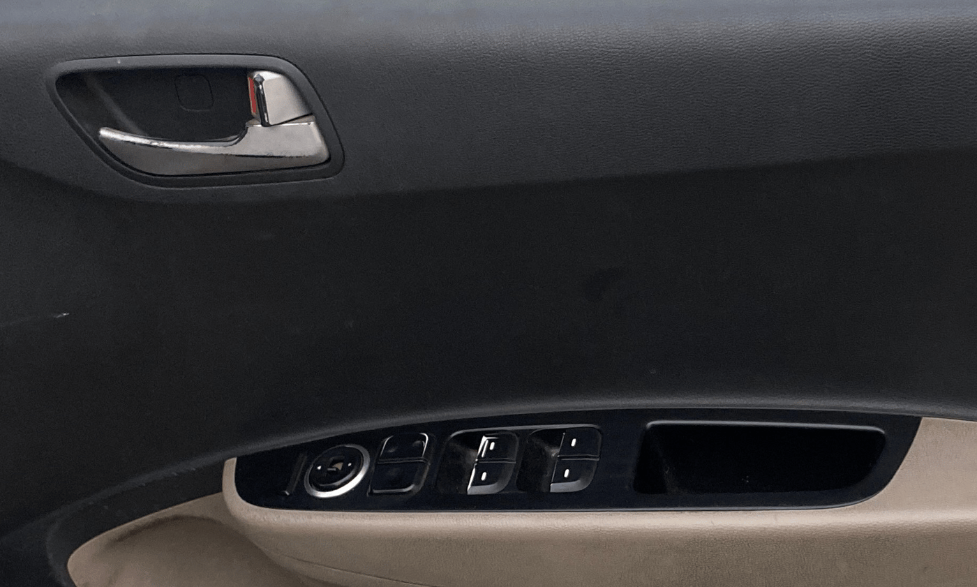 2014 Hyundai Xcent S 1.2, Petrol, Manual, 1,06,291 km, Driver Side Door Panels Control